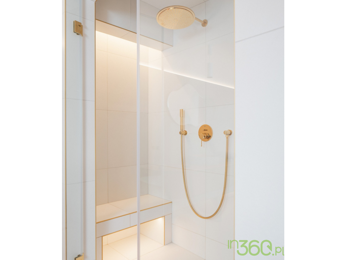 Nowoczesna kabina prysznicowa z deszczownicą Grohe Rainshower Cosmopolitan w złotej oprawie