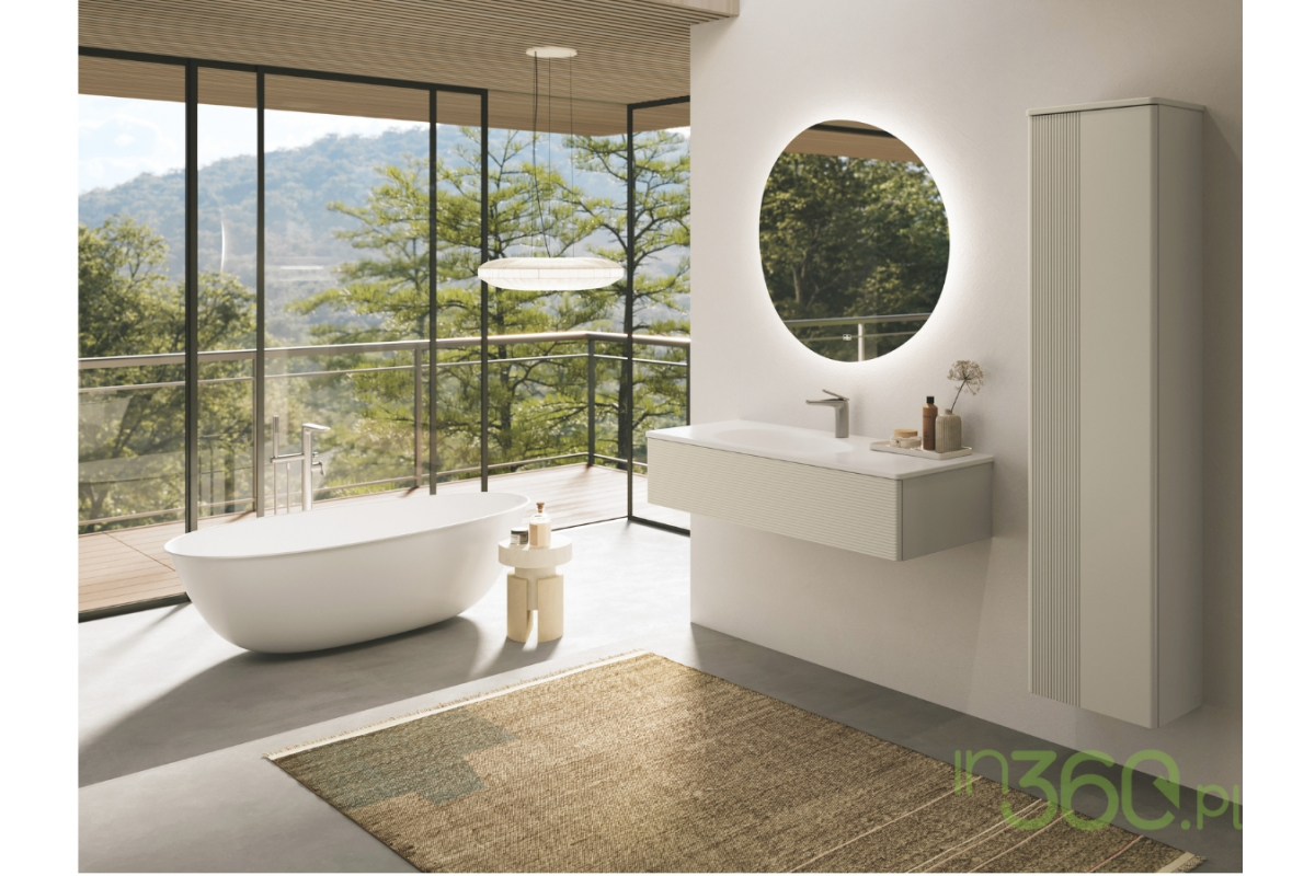Elegancka łazienka marki Villeroy & Boch, wyposażona w białą wannę z kolekcji Antao, minimalistyczne wykończenia i nowoczesny design, idealna do luksusowych wnętrz.