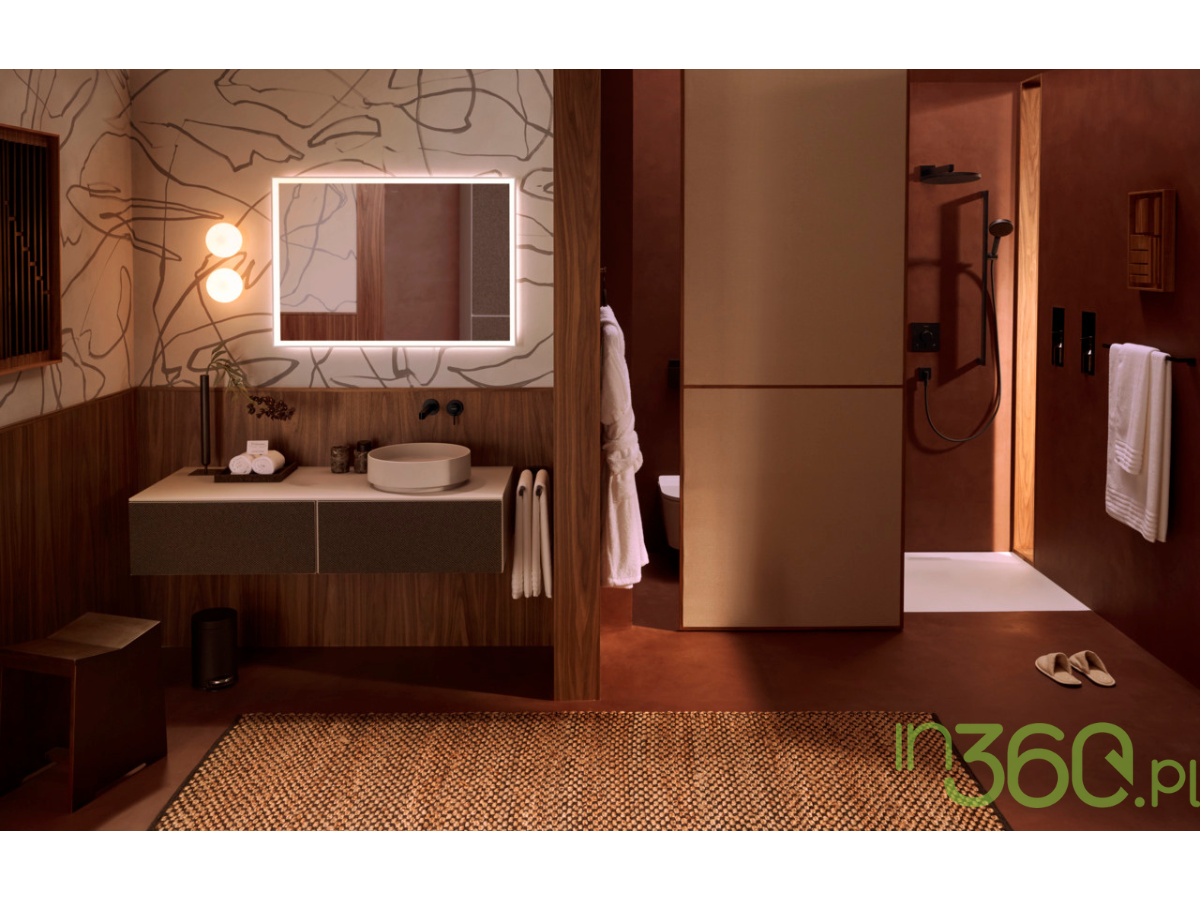 Łazienka Hansgrohe z czarną głowicą prysznicową Raindance i tekstylnym wężem Designflex