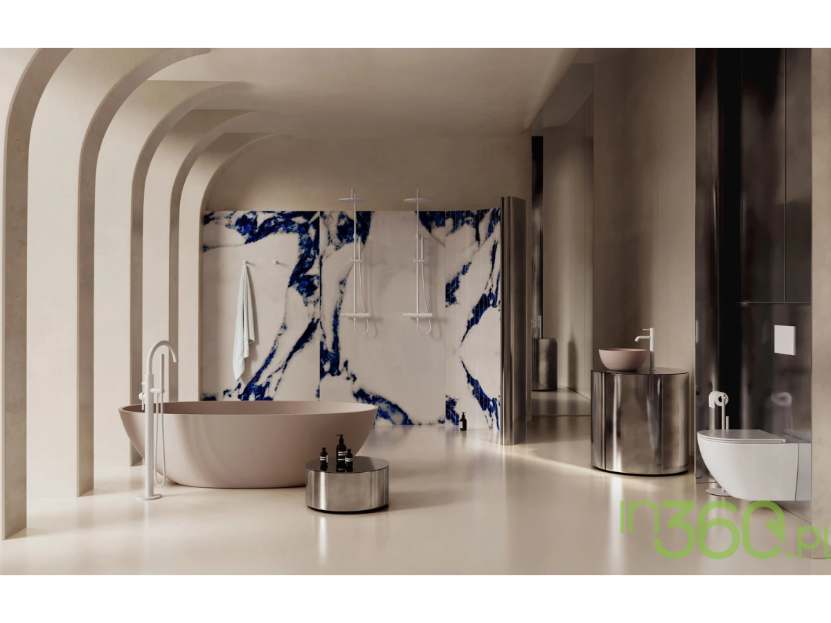 Nowoczesna łazienka z beżową wanną wolnostojącą Omnires, białą armaturą oraz kontrastującą ścianą z marmurowym wzorem