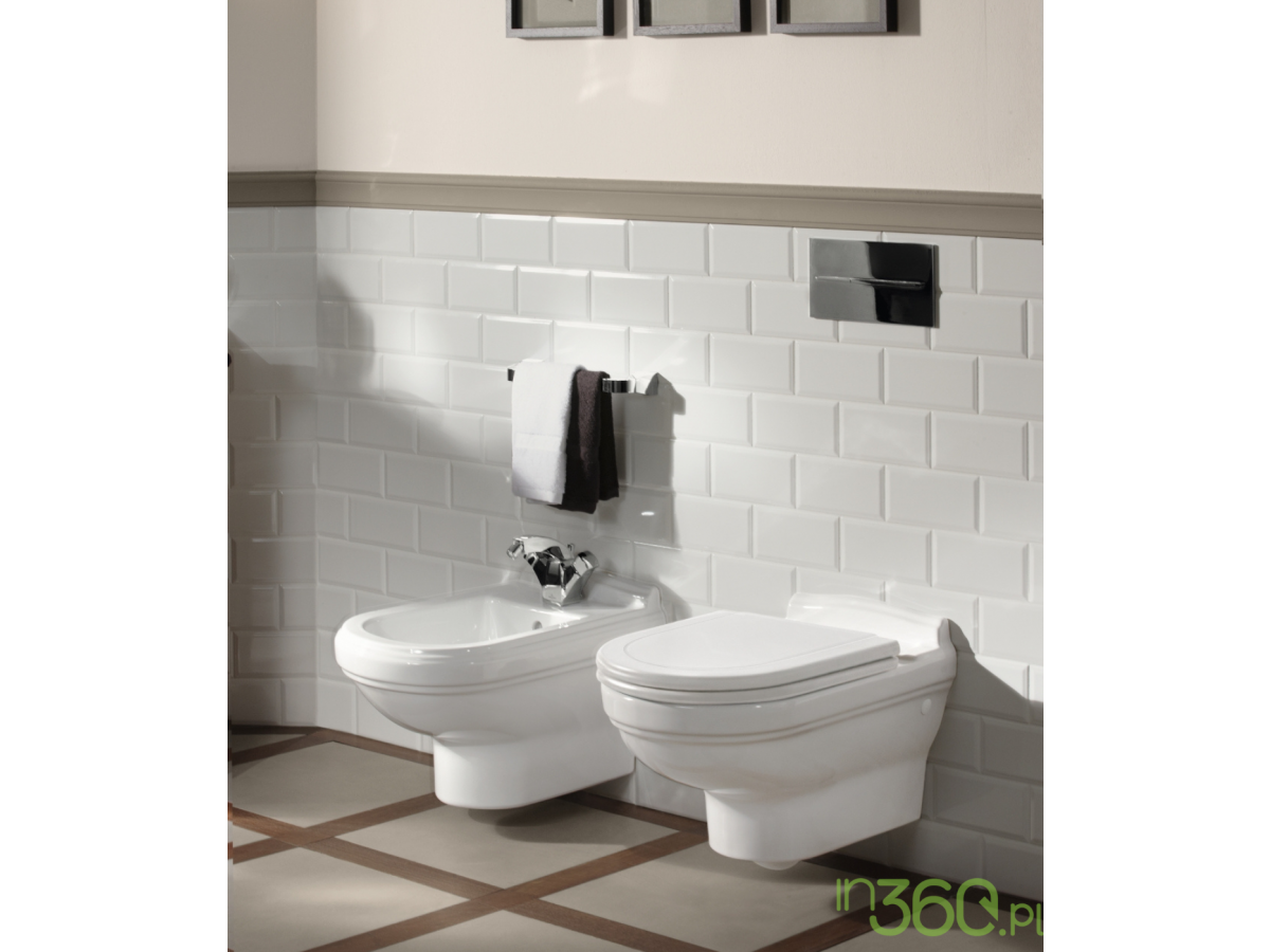 Miska WC i bidet wiszący Villeroy & Boch Hommage z białymi płytkami ściennymi