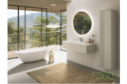 Elegancka łazienka marki Villeroy & Boch, wyposażona w białą wannę z kolekcji Antao, minimalistyczne wykończenia i nowoczesny design, idealna do luksusowych wnętrz.