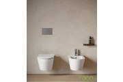 Minimalistyczna strefa WC z miską wiszącą Catalano Zero i metalowym przyciskiem TECEsquare.
