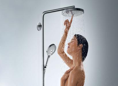 Jak wybrać zestaw prysznicowy natynowy z deszczownicą? 