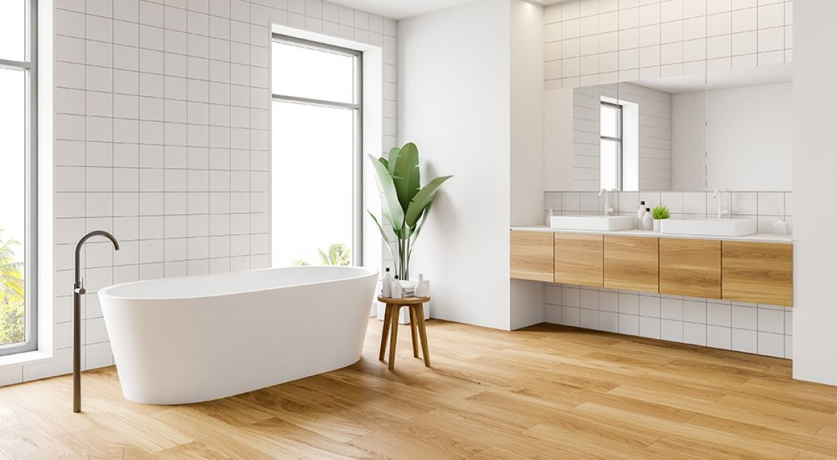 ogrzewanie podlogowe łazienka w bieli i drewnie
