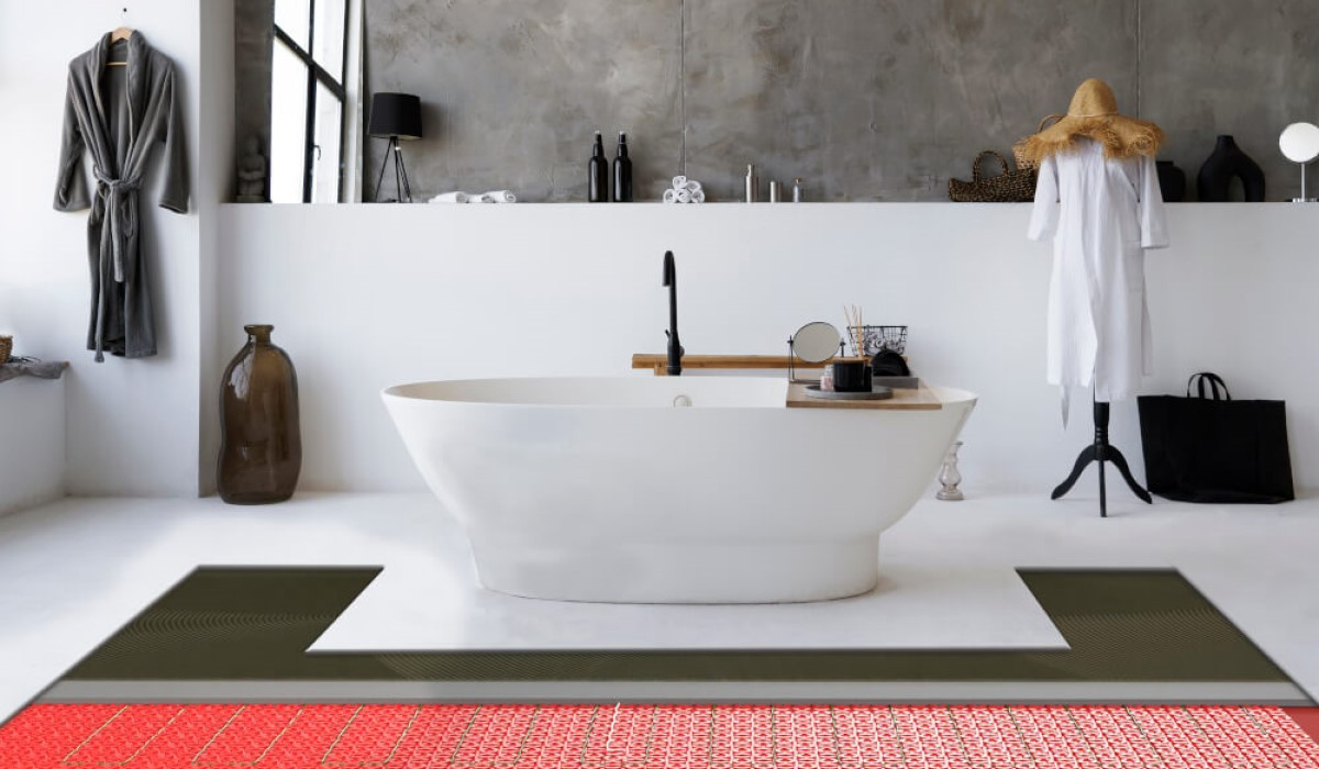 salon kąpielowy z ogrzewaniem podłogowym wanną wolnostojacą