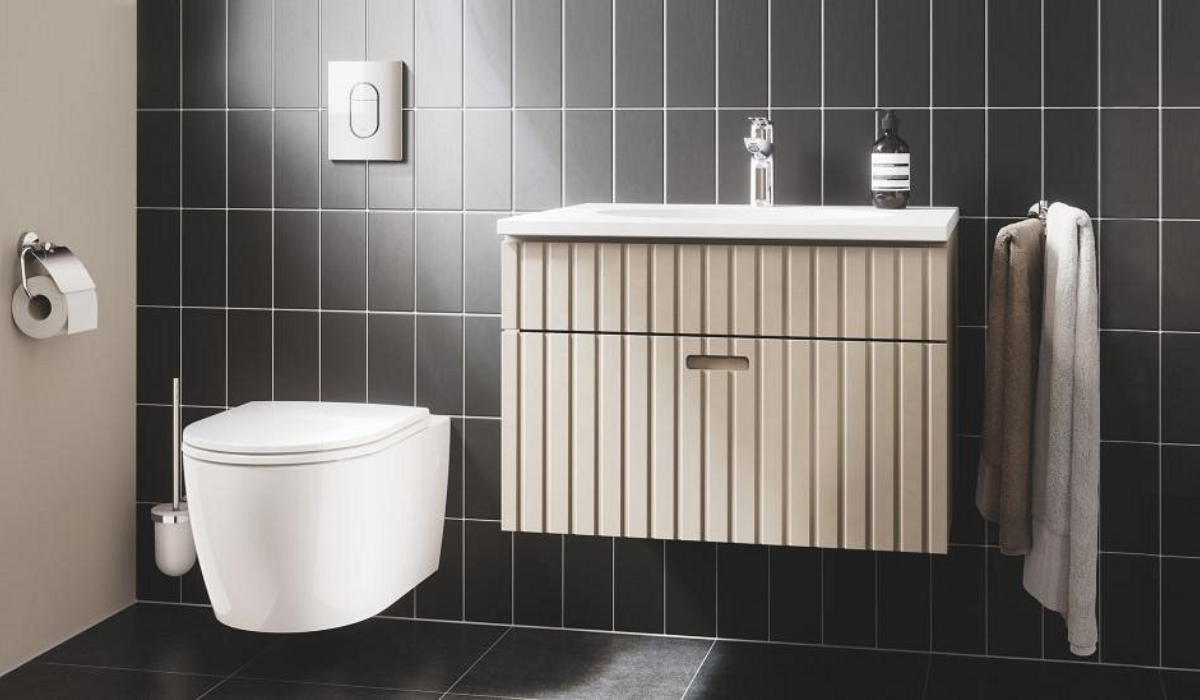  Grohe Bau Ceramic – miska WC podwieszana i umywalka z szafką w eleganckiej łazience