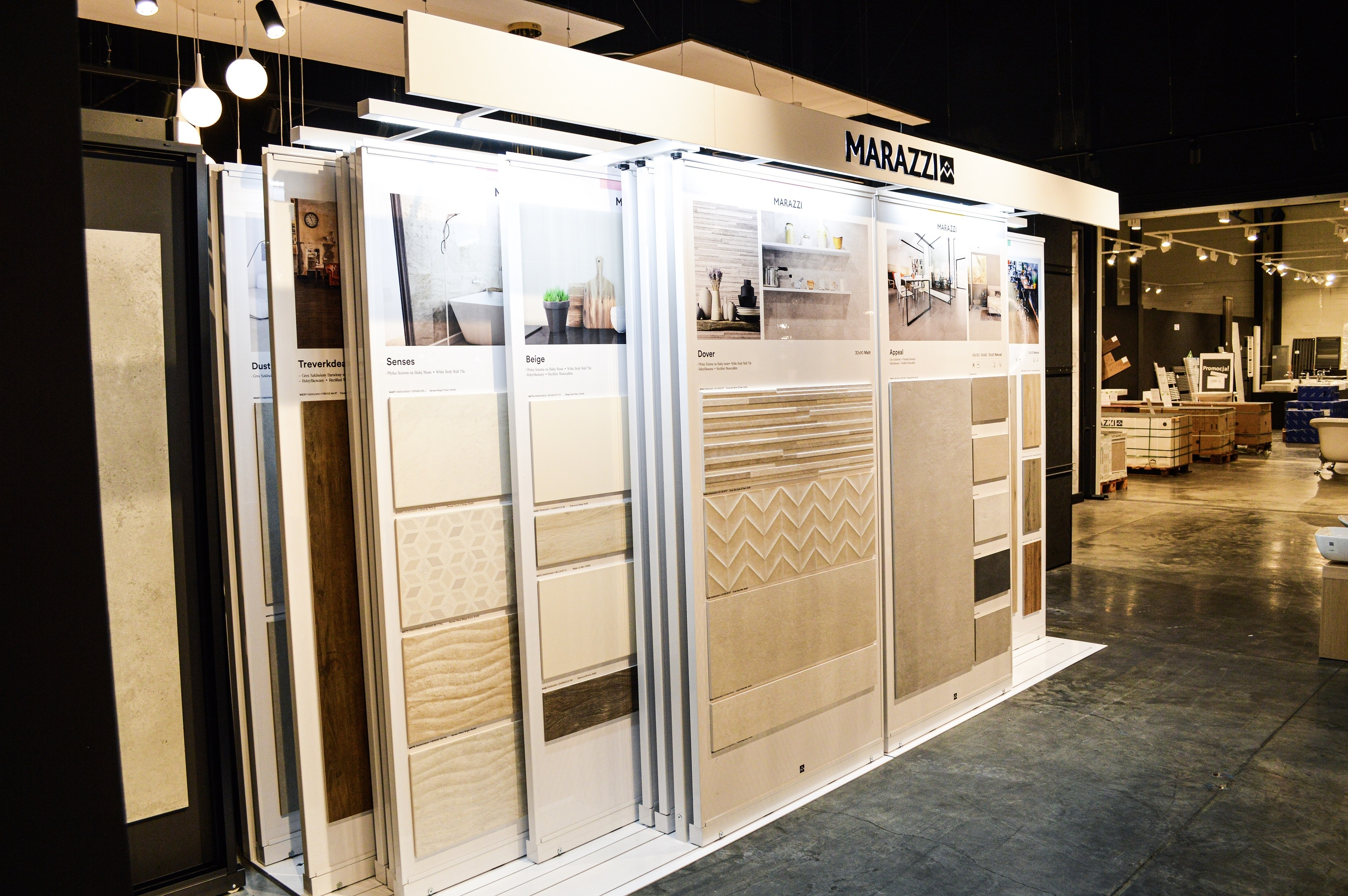 Ciemna aranżacja płytek Marazzi w eleganckim wnętrzu